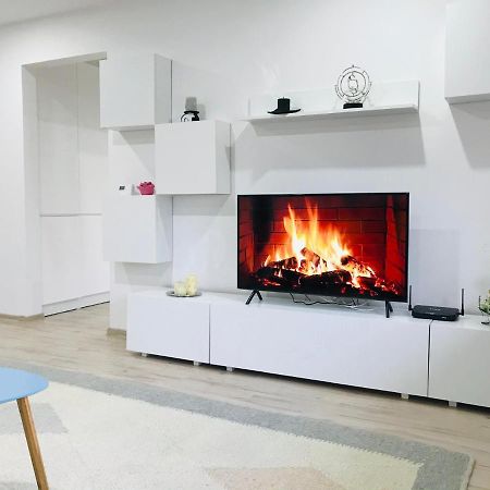 Comfy Apartment - Free Private Parking,Ac,Wi-Fi Carei Eksteriør bilde